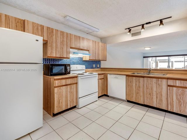 1351 NW 124th Ave 1351, Pembroke Pines, FL 33026