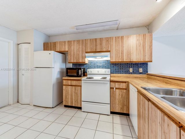 1351 NW 124th Ave 1351, Pembroke Pines, FL 33026