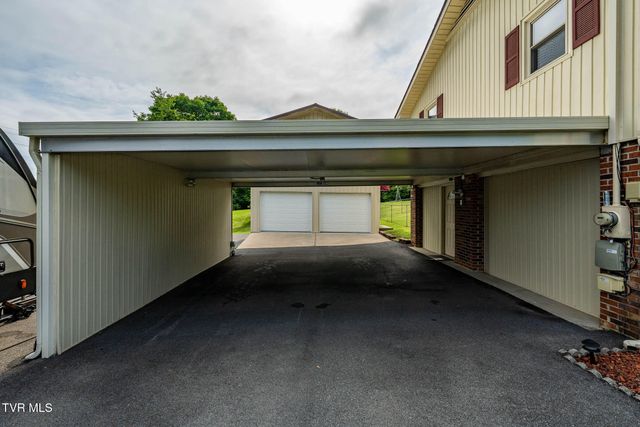 231 Pine Laurel Circle, Bluff City, TN 37618