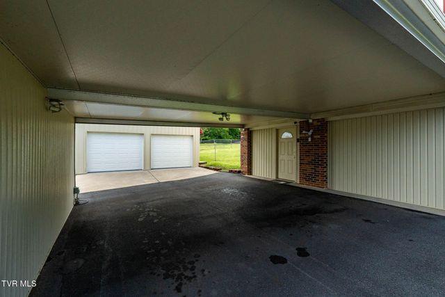 231 Pine Laurel Circle, Bluff City, TN 37618