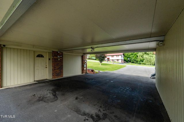 231 Pine Laurel Circle, Bluff City, TN 37618