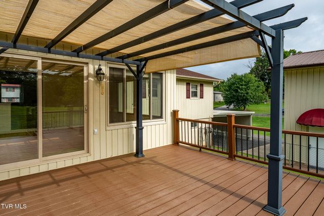 231 Pine Laurel Circle, Bluff City, TN 37618