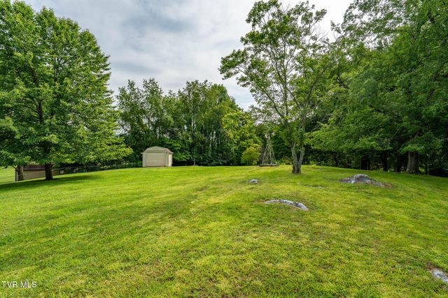 231 Pine Laurel Circle, Bluff City, TN 37618