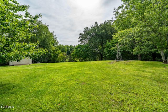 231 Pine Laurel Circle, Bluff City, TN 37618