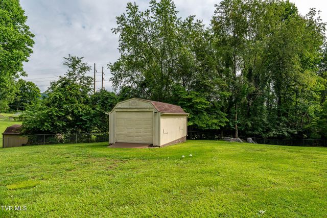 231 Pine Laurel Circle, Bluff City, TN 37618