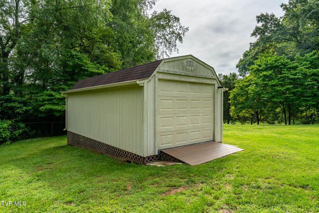231 Pine Laurel Circle, Bluff City, TN 37618