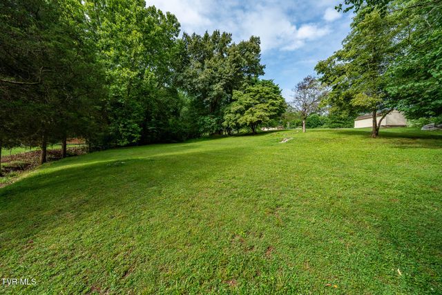 231 Pine Laurel Circle, Bluff City, TN 37618