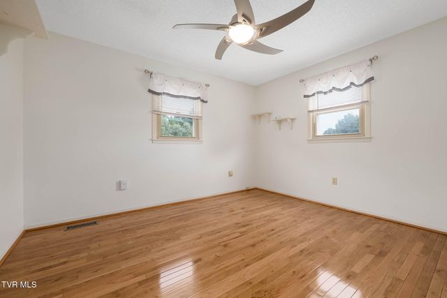 231 Pine Laurel Circle, Bluff City, TN 37618