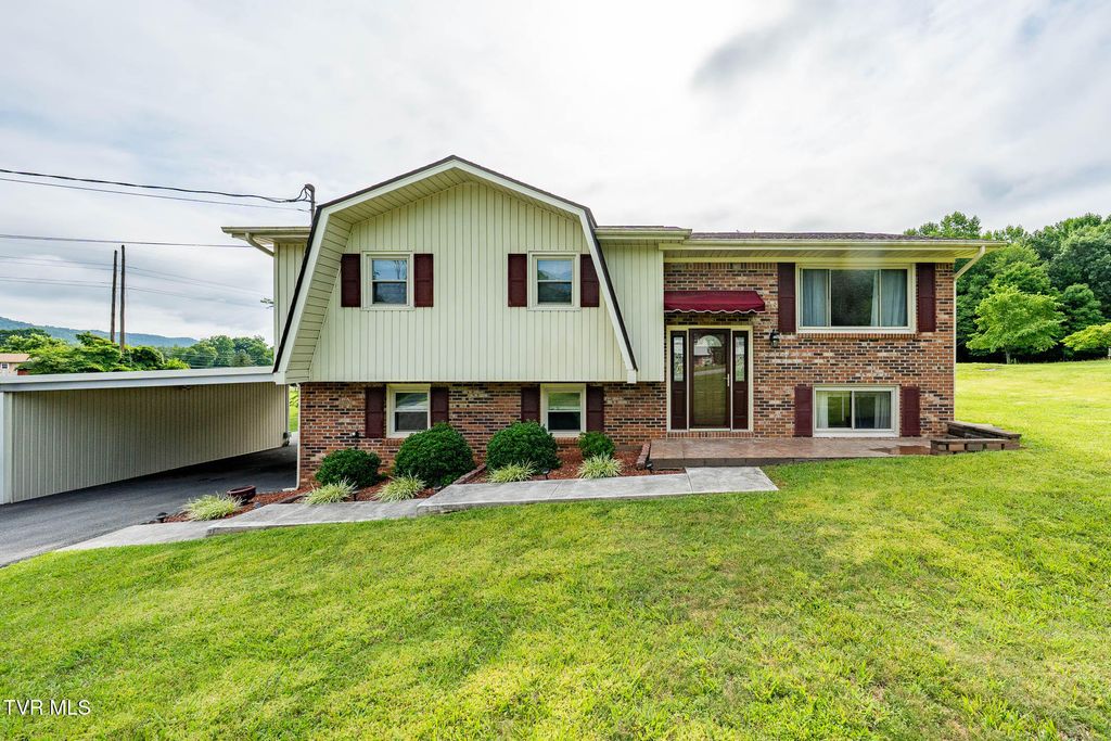 231 Pine Laurel Circle, Bluff City, TN 37618