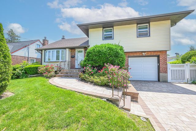 652 Shady Street, Hempstead, NY 11550