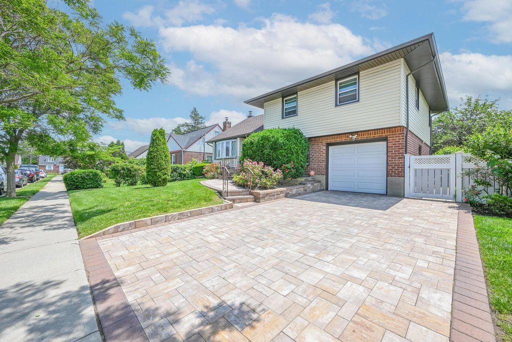 652 Shady Street, Hempstead, NY 11550