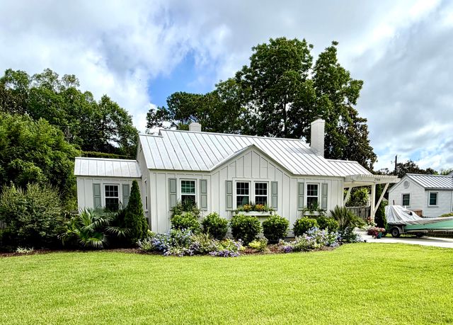 2166 Saint James Drive, Charleston, SC 29412