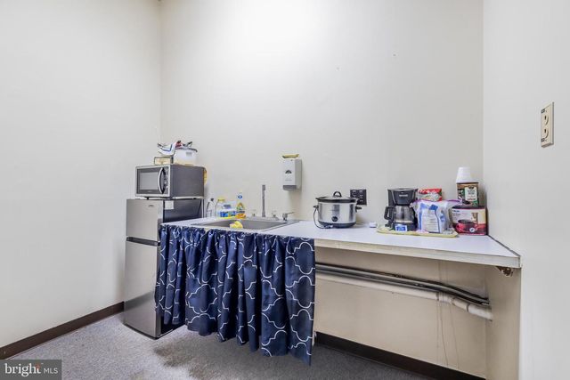 715 N KING ST, Wilmington, DE 19801