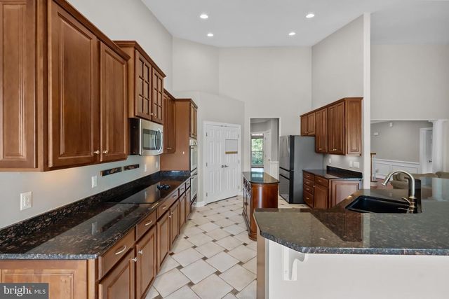 35987 BIRCH HOLLOW LN, Hillsboro, VA 20132