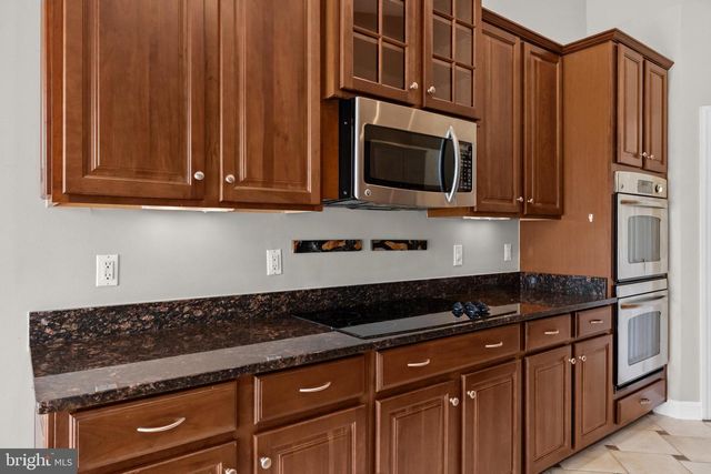 35987 BIRCH HOLLOW LN, Hillsboro, VA 20132