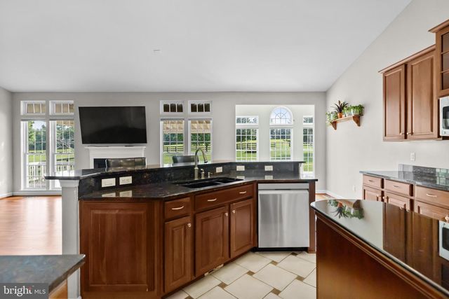 35987 BIRCH HOLLOW LN, Hillsboro, VA 20132