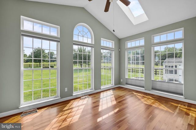 35987 BIRCH HOLLOW LN, Hillsboro, VA 20132