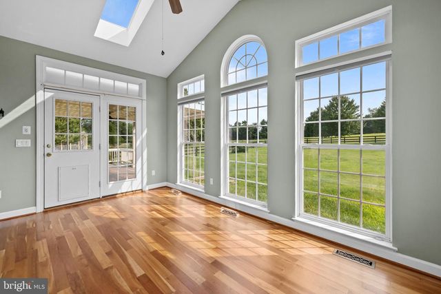 35987 BIRCH HOLLOW LN, Hillsboro, VA 20132