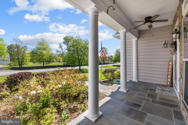 35987 BIRCH HOLLOW LN, Hillsboro, VA 20132