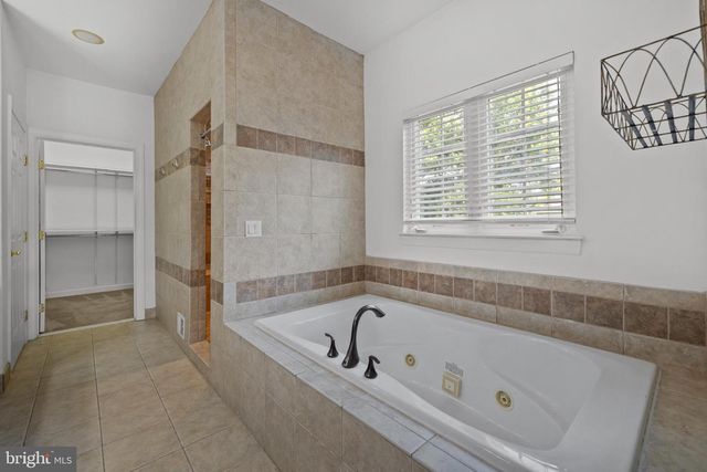 35987 BIRCH HOLLOW LN, Hillsboro, VA 20132