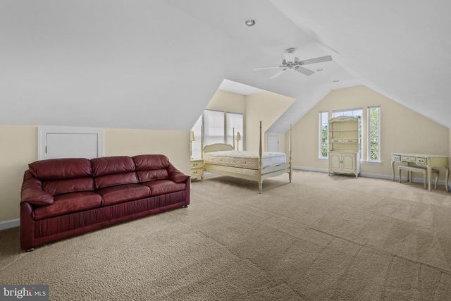 35987 BIRCH HOLLOW LN, Hillsboro, VA 20132