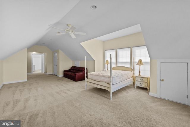 35987 BIRCH HOLLOW LN, Hillsboro, VA 20132
