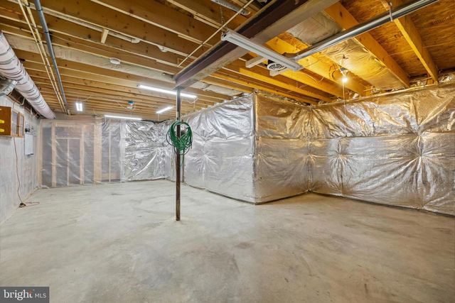 35987 BIRCH HOLLOW LN, Hillsboro, VA 20132