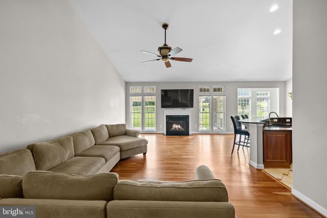 35987 BIRCH HOLLOW LN, Hillsboro, VA 20132