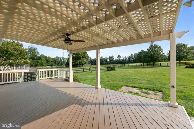 35987 BIRCH HOLLOW LN, Hillsboro, VA 20132
