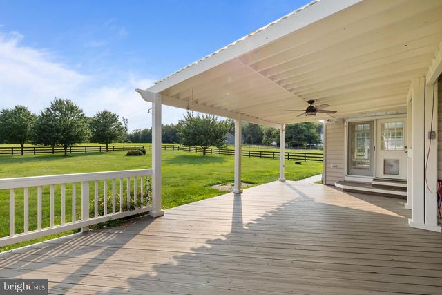 35987 BIRCH HOLLOW LN, Hillsboro, VA 20132