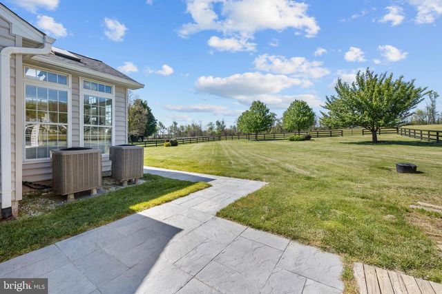 35987 BIRCH HOLLOW LN, Hillsboro, VA 20132