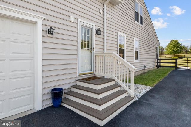 35987 BIRCH HOLLOW LN, Hillsboro, VA 20132