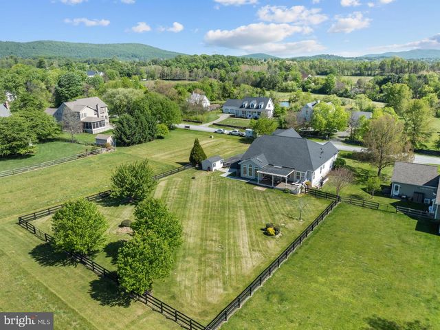 35987 BIRCH HOLLOW LN, Hillsboro, VA 20132