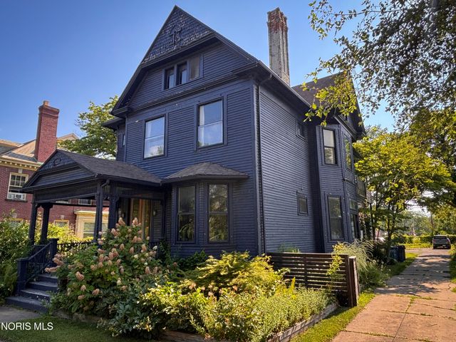 2222 Parkwood Avenue, Toledo, OH 43620