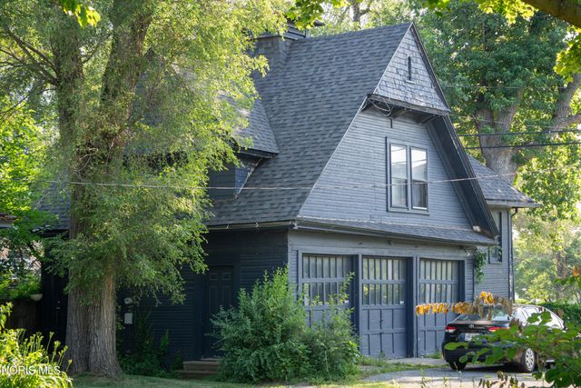 2222 Parkwood Avenue, Toledo, OH 43620