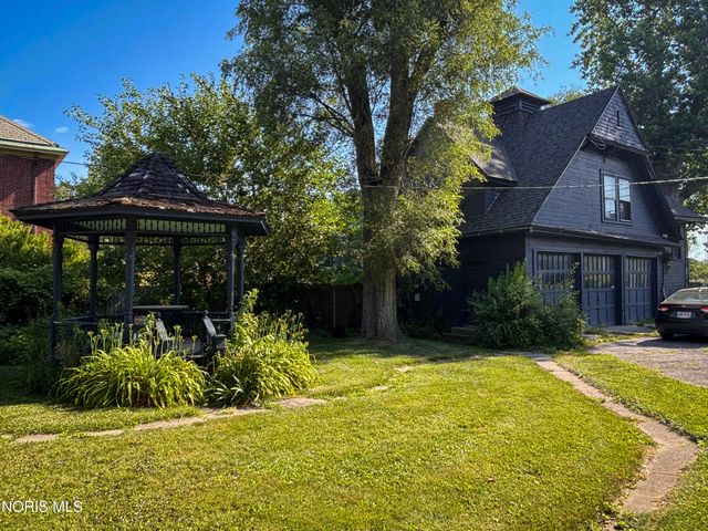 2222 Parkwood Avenue, Toledo, OH 43620