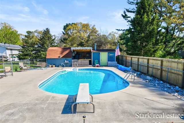 1636 Westwind Court, Muskegon, MI 49445