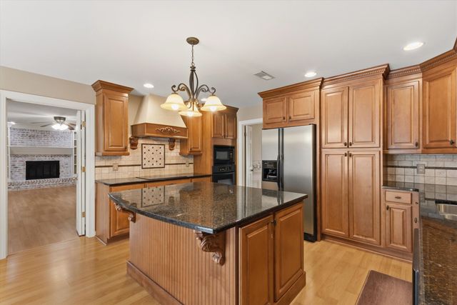 2252 COATHBRIDGE DR, Germantown, TN 38139