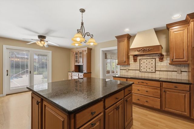 2252 COATHBRIDGE DR, Germantown, TN 38139