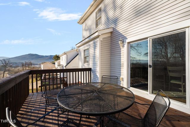 16 Taylor Ridge Court, Johnson City, TN 37601