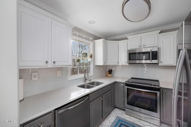 16 Taylor Ridge Court, Johnson City, TN 37601