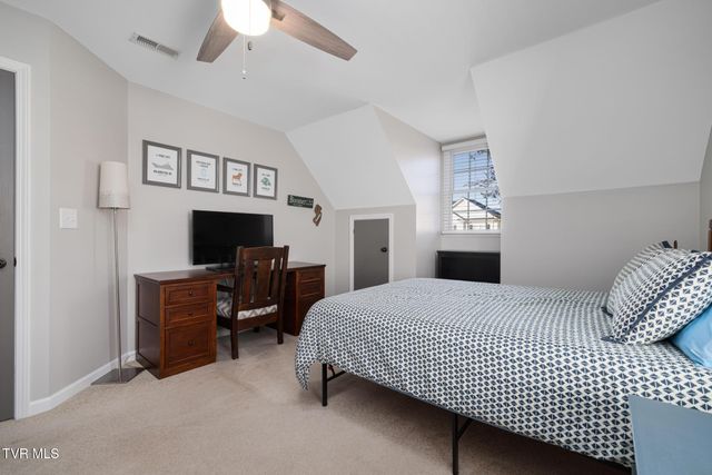 16 Taylor Ridge Court, Johnson City, TN 37601