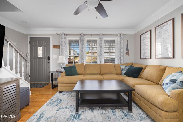 16 Taylor Ridge Court, Johnson City, TN 37601