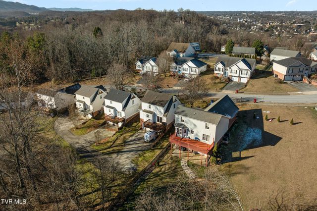 16 Taylor Ridge Court, Johnson City, TN 37601