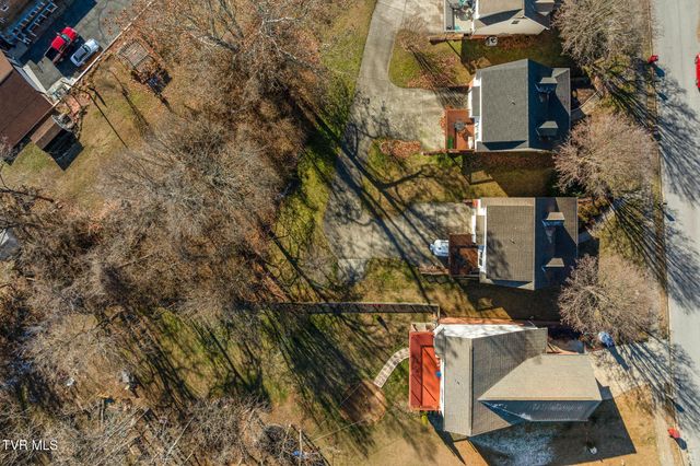 16 Taylor Ridge Court, Johnson City, TN 37601