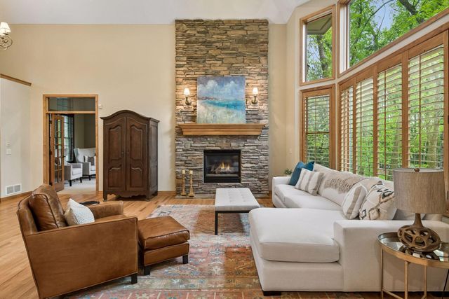 9001 Springwood Drive, Woodbury, MN 55125