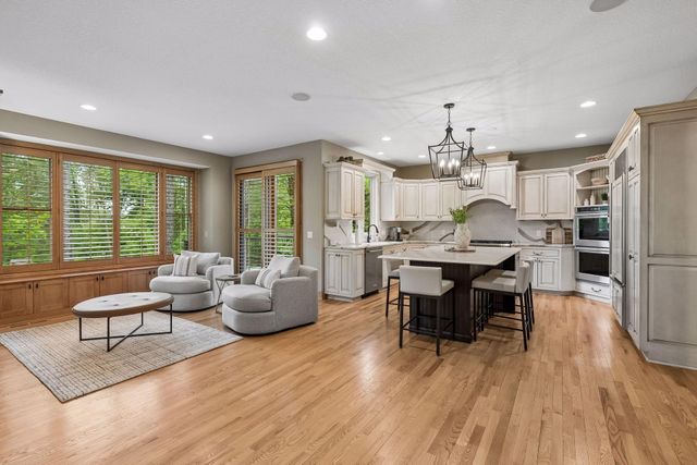 9001 Springwood Drive, Woodbury, MN 55125