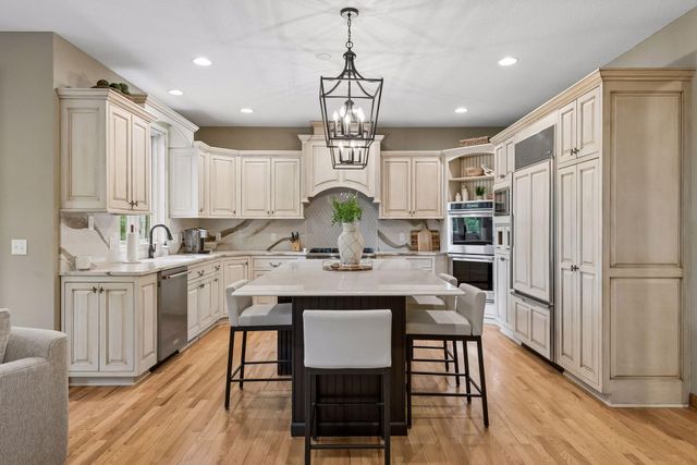9001 Springwood Drive, Woodbury, MN 55125