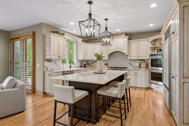 9001 Springwood Drive, Woodbury, MN 55125