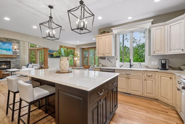 9001 Springwood Drive, Woodbury, MN 55125